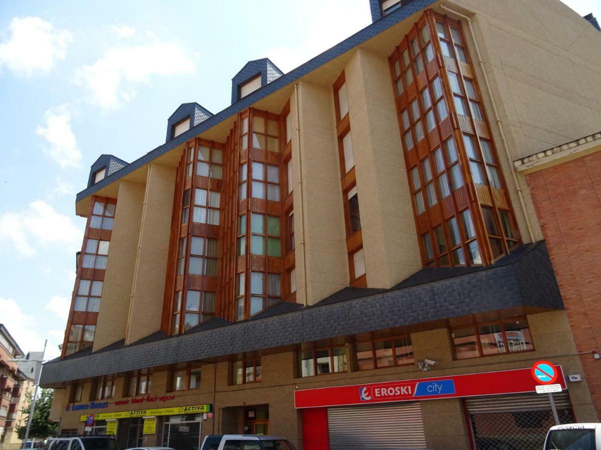 Piso Grande En El Centro De Jaca Con Wifi Y Garaje Apartment Екстериор снимка