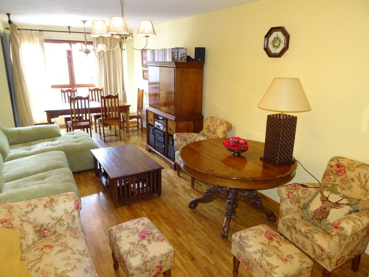 Piso Grande En El Centro De Jaca Con Wifi Y Garaje Apartment Екстериор снимка
